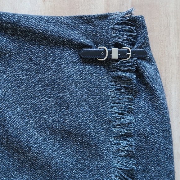 Anne Klein wrap skirt with fringe & buckle closure - Picture 4 of 8
